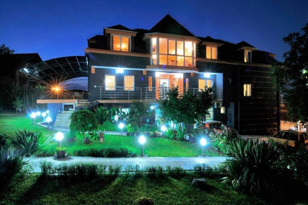 Garni Hotel Lama Kragujevac Extérieur photo